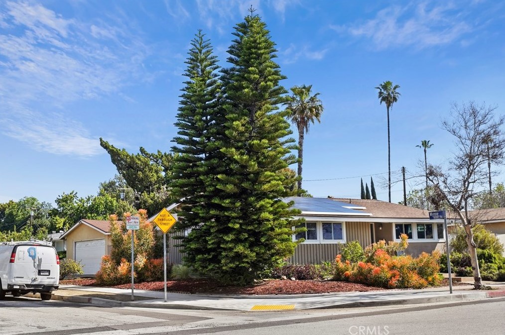 18167 Cantara St, Los Angeles CA  91335-1426 exterior