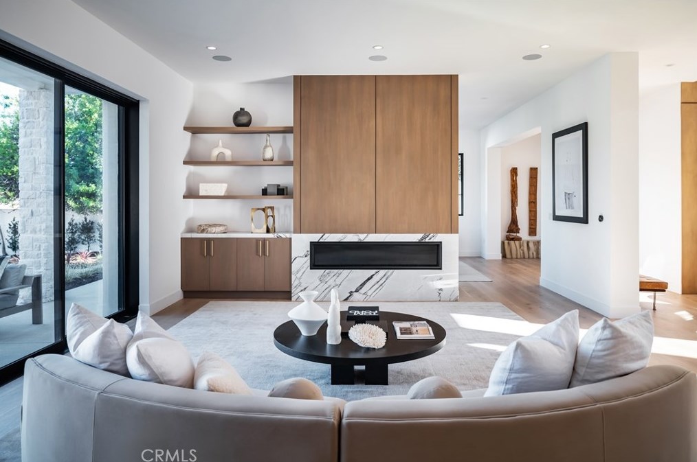 5015 Otis Ave, Los Angeles CA  91356-4210 exterior