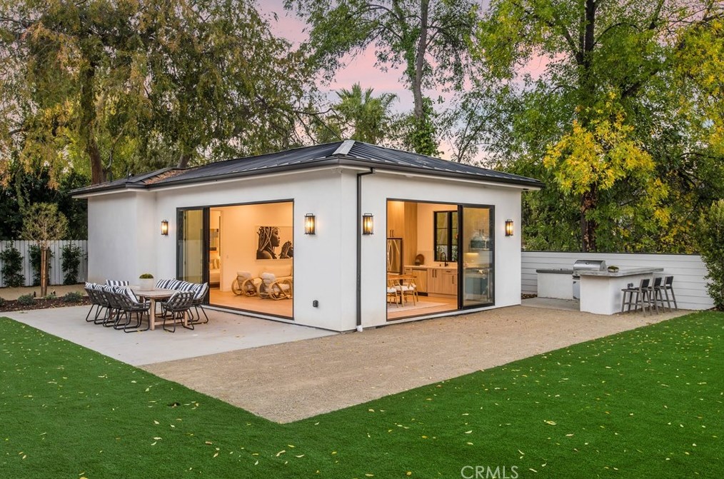 5015 Otis Ave, Los Angeles CA  91356-4210 exterior