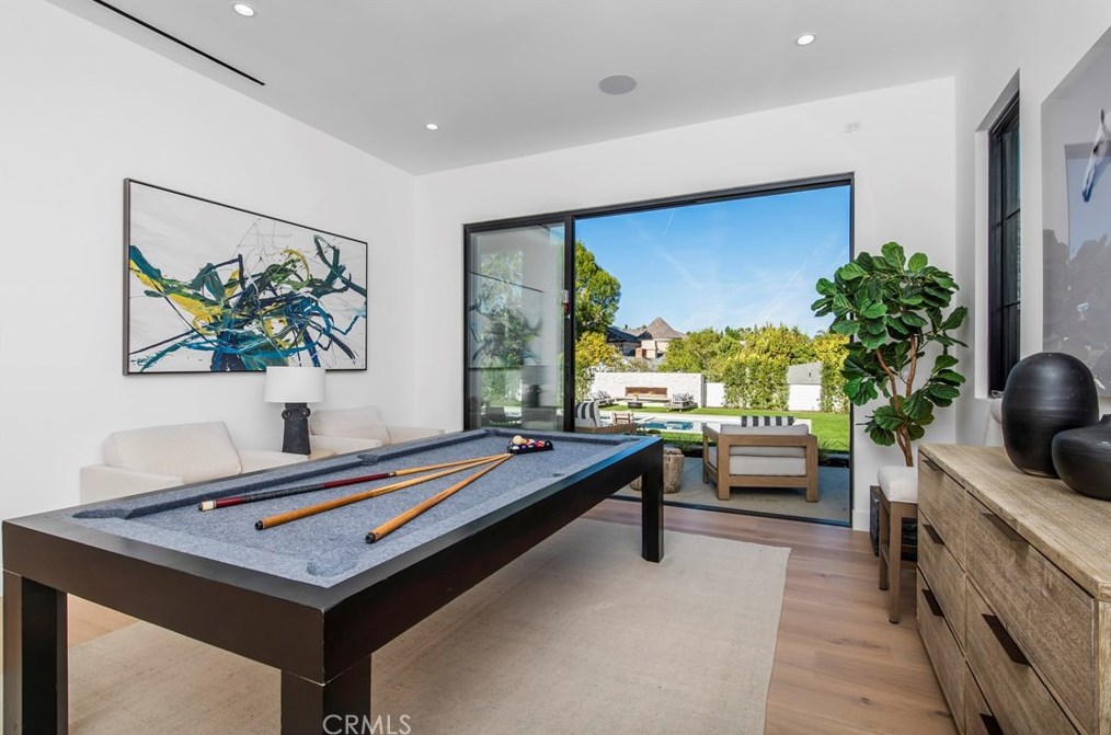 5015 Otis Ave, Los Angeles CA  91356-4210 exterior