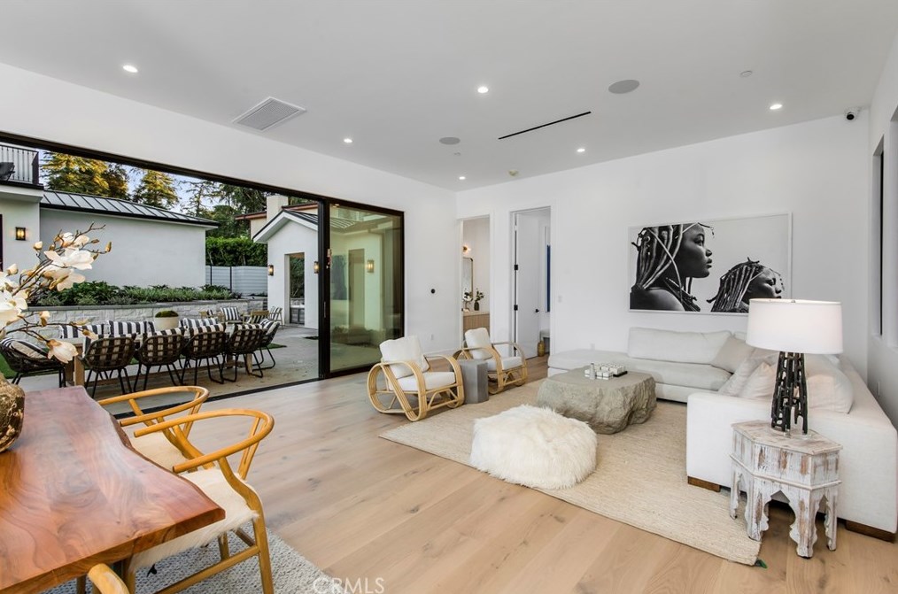 5015 Otis Ave, Los Angeles CA  91356-4210 exterior