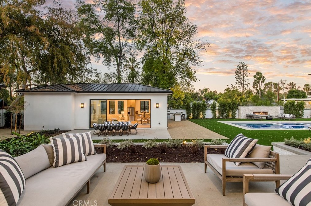 5015 Otis Ave, Los Angeles CA  91356-4210 exterior