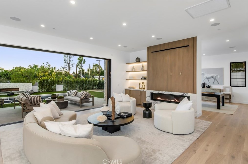 5015 Otis Ave, Los Angeles CA  91356-4210 exterior