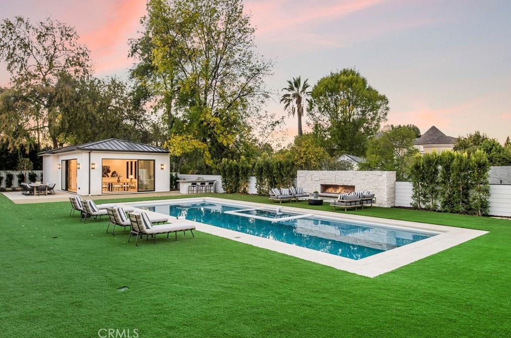 5015 Otis Ave, Los Angeles CA  91356-4210 exterior