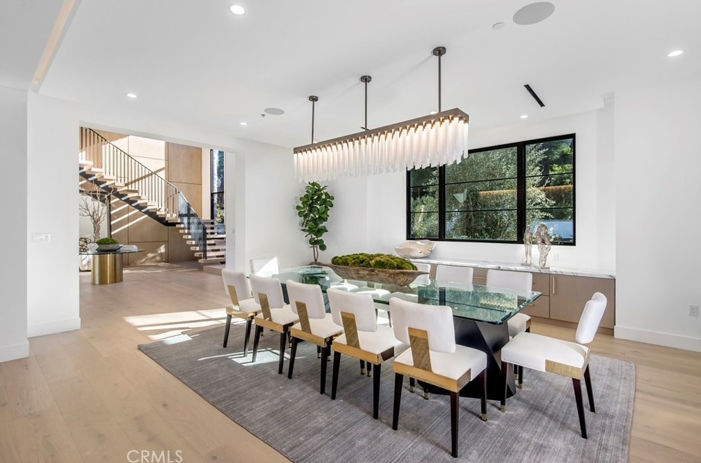 5015 Otis Ave, Los Angeles CA  91356-4210 exterior