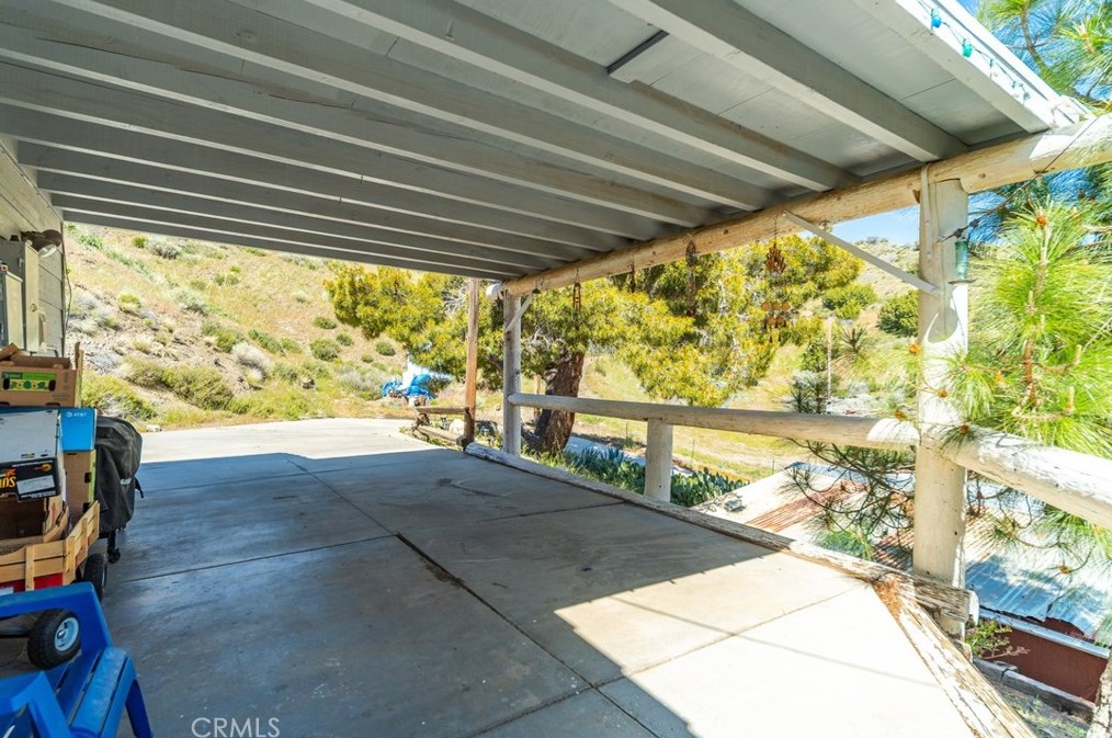 5605 Elizabeth Lake Rd, Palmdale CA  93551-7102 exterior