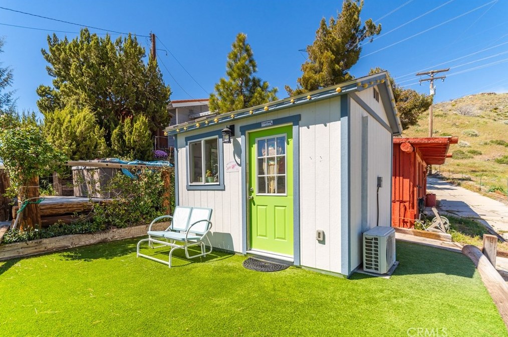 5605 Elizabeth Lake Rd, Palmdale CA  93551-7102 exterior