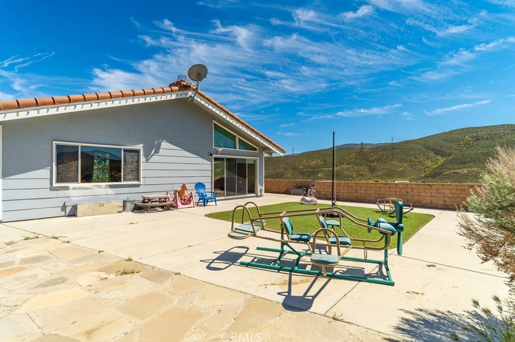 5605 Elizabeth Lake Rd, Palmdale CA  93551-7102 exterior