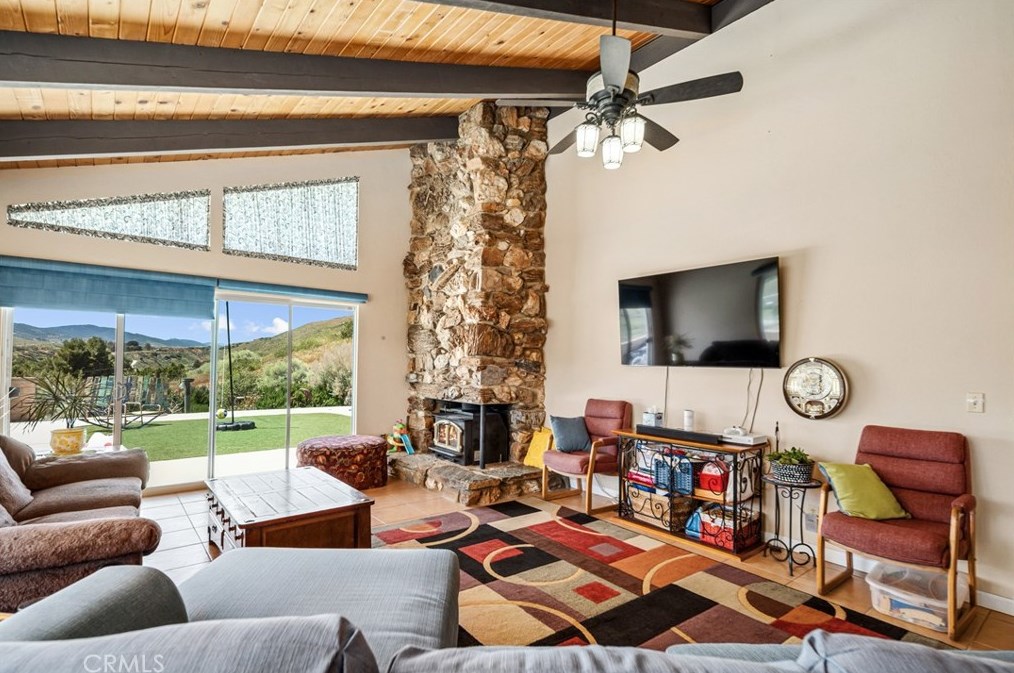 5605 Elizabeth Lake Rd, Palmdale CA  93551-7102 exterior