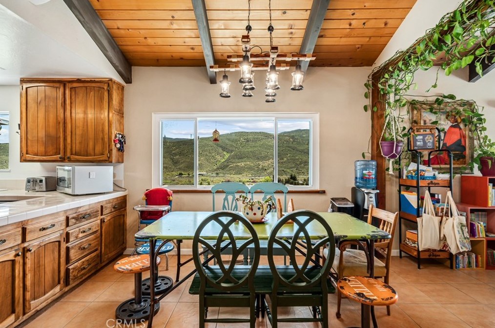 5605 Elizabeth Lake Rd, Palmdale CA  93551-7102 exterior