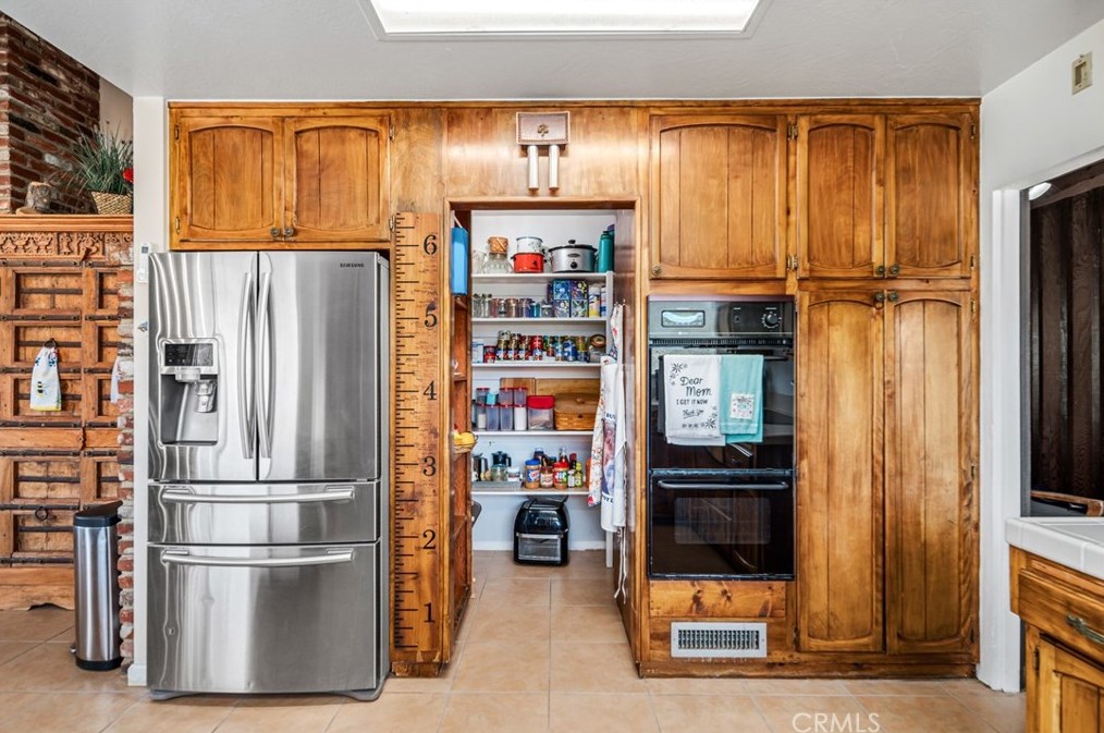 5605 Elizabeth Lake Rd, Palmdale CA  93551-7102 exterior