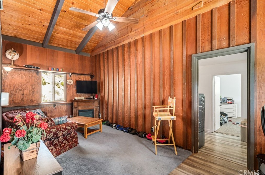 5605 Elizabeth Lake Rd, Palmdale CA  93551-7102 exterior