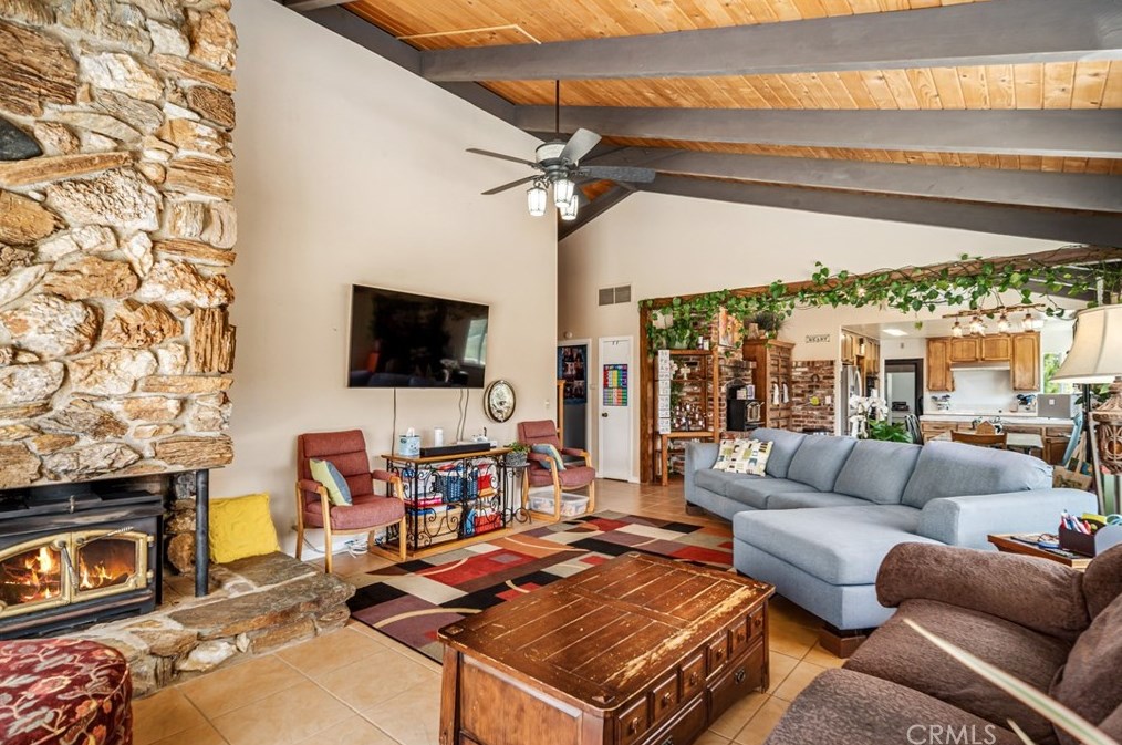 5605 Elizabeth Lake Rd, Palmdale CA  93551-7102 exterior