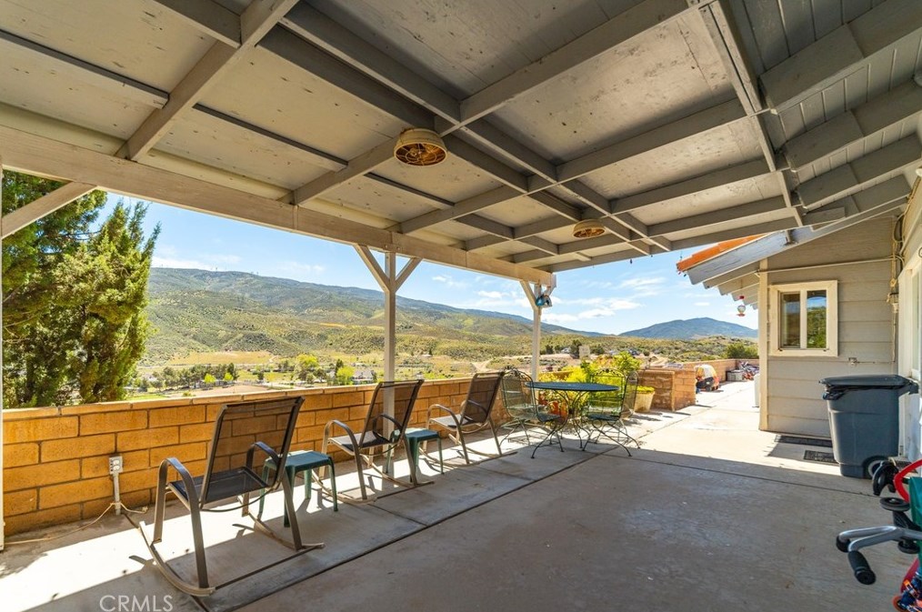 5605 Elizabeth Lake Rd, Palmdale CA  93551-7102 exterior