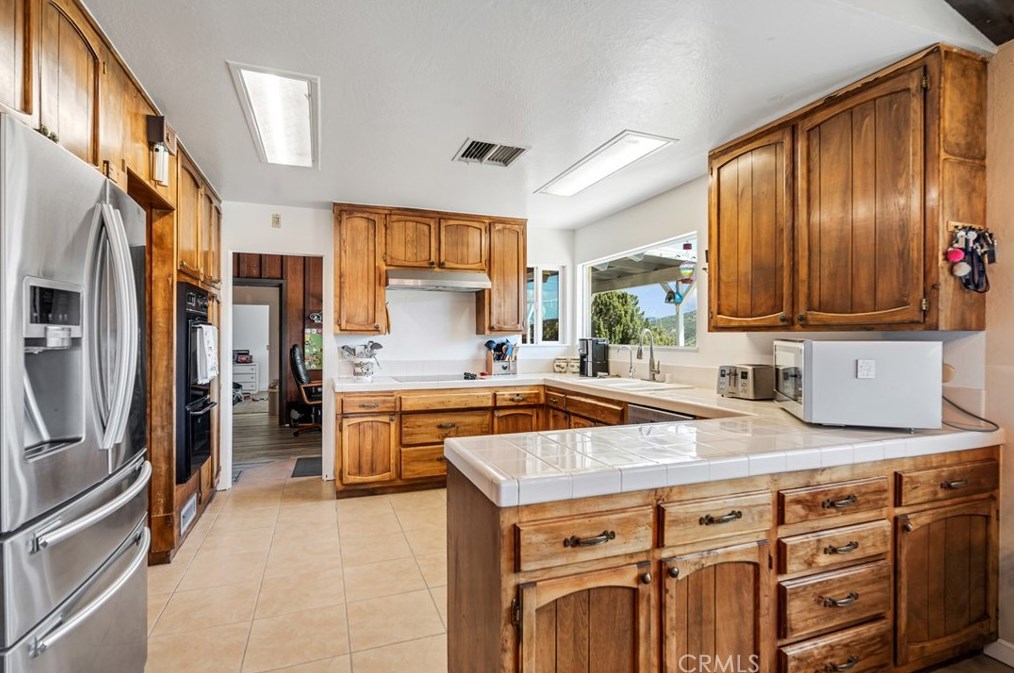 5605 Elizabeth Lake Rd, Palmdale CA  93551-7102 exterior