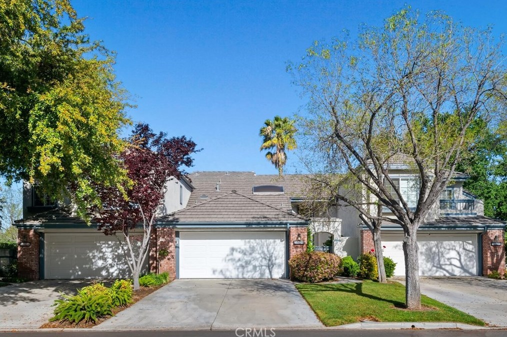 24640 Brighton Dr, Santa Clarita CA  91355-4329 exterior