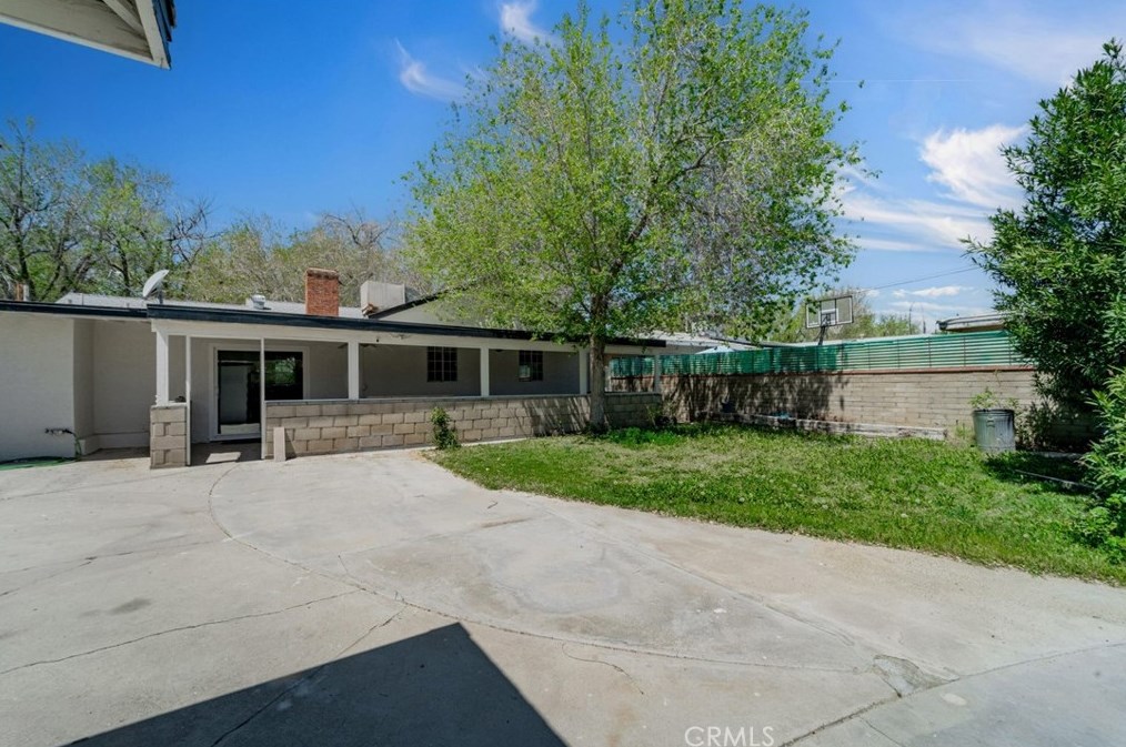 45010 Kingtree Ave, Lancaster CA  93534-2240 exterior