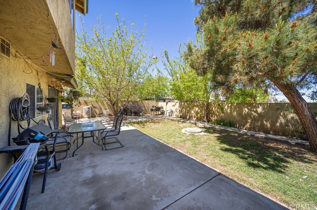 2921 Avenue, Palmdale CA  93551-2427 exterior