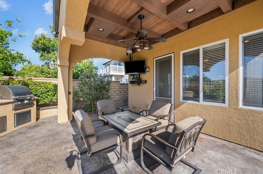 24205 English Rose Pl, Santa Clarita CA  91354-4921 exterior