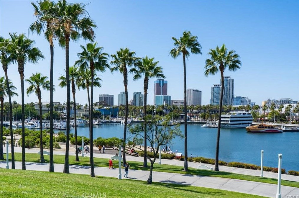 323 4th St, Long Beach CA  90802-2847 exterior