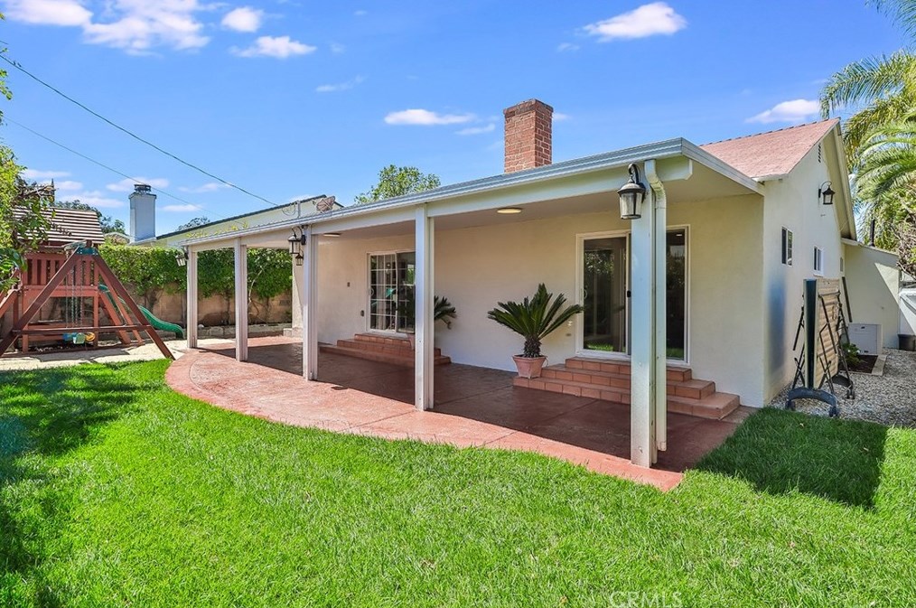 5400 Garden Grove Ave, Los Angeles CA  91356-3606 exterior
