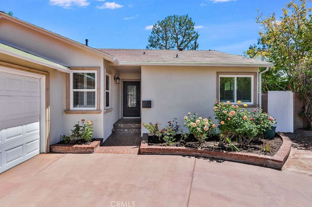5400 Garden Grove Ave, Los Angeles CA  91356-3606 exterior