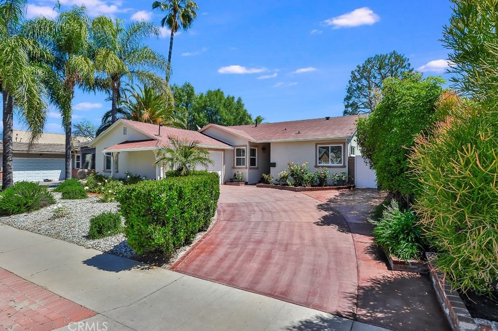 5400 Garden Grove Ave, Los Angeles CA  91356-3606 exterior