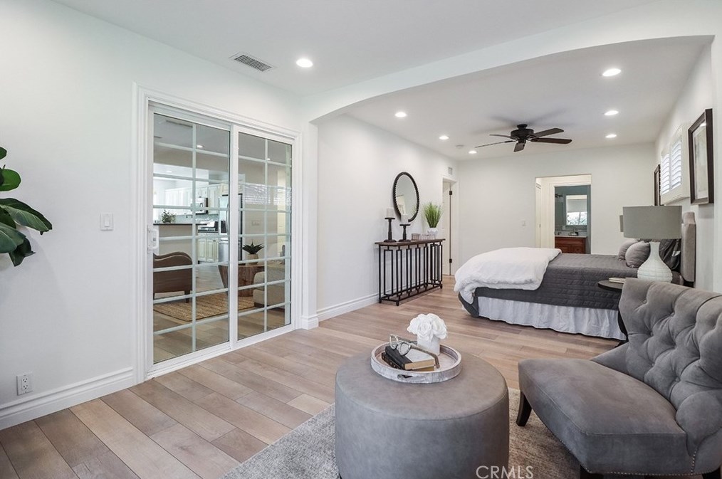 5400 Garden Grove Ave, Los Angeles CA  91356-3606 exterior