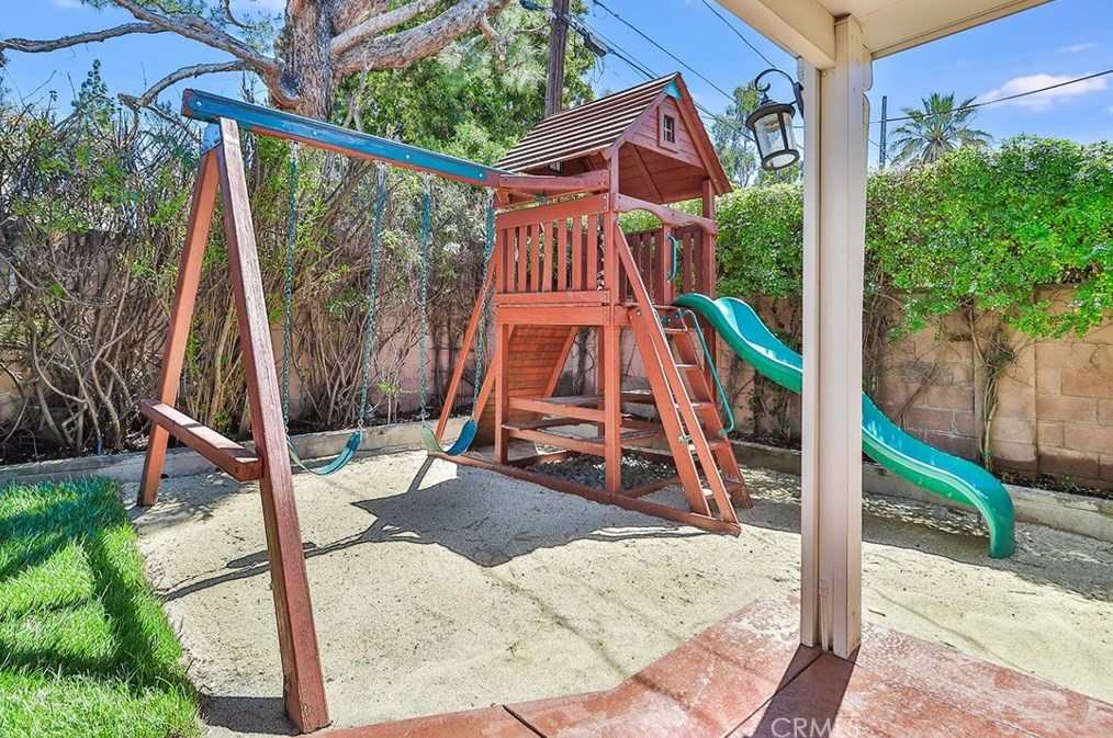 5400 Garden Grove Ave, Los Angeles CA  91356-3606 exterior