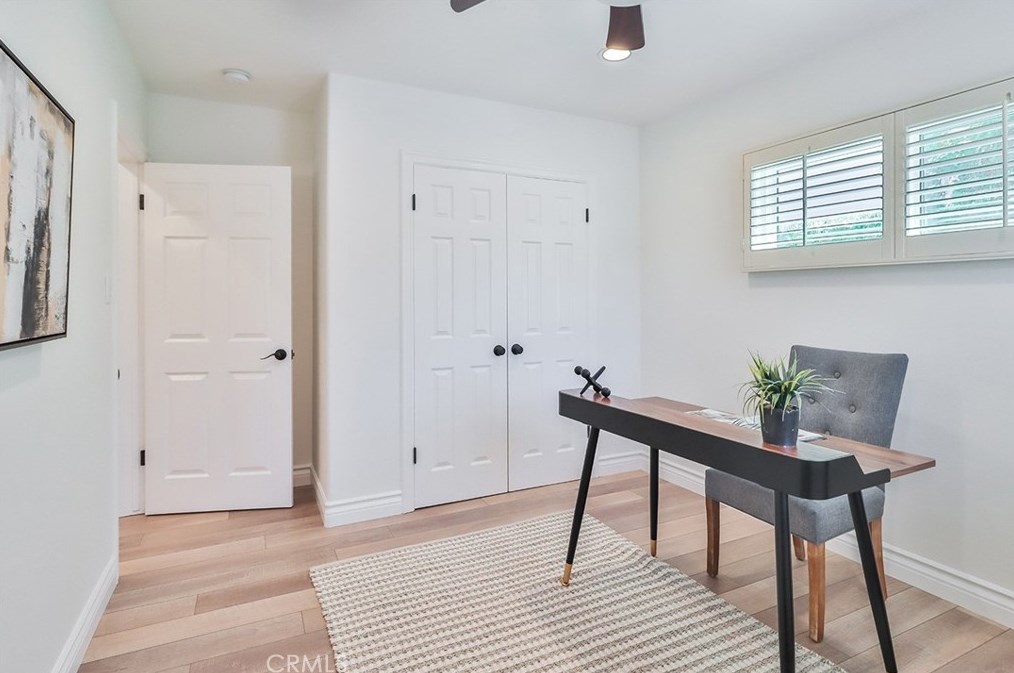 5400 Garden Grove Ave, Los Angeles CA  91356-3606 exterior