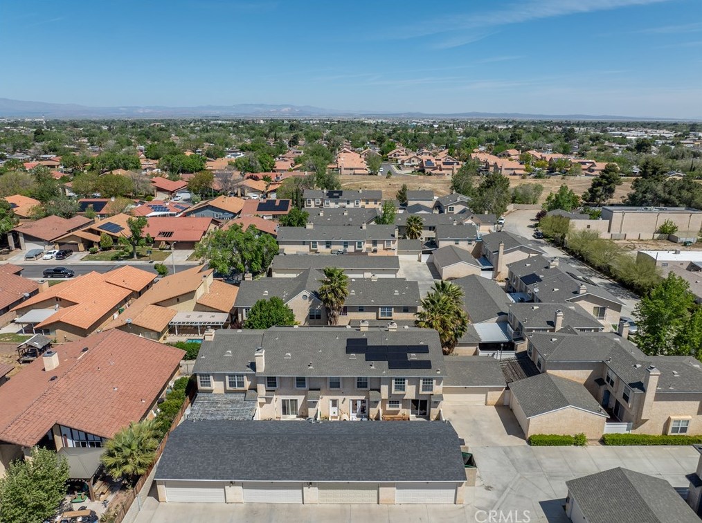 43611 Park Ave, Lancaster CA  93534-5075 exterior