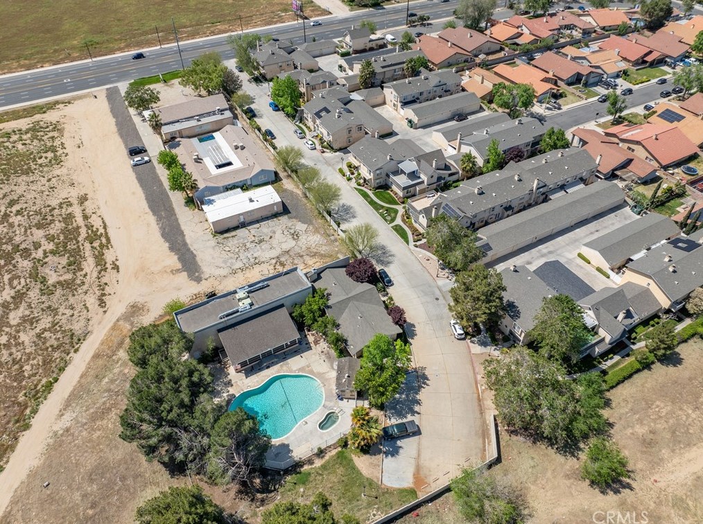 43611 Park Ave, Lancaster CA  93534-5075 exterior