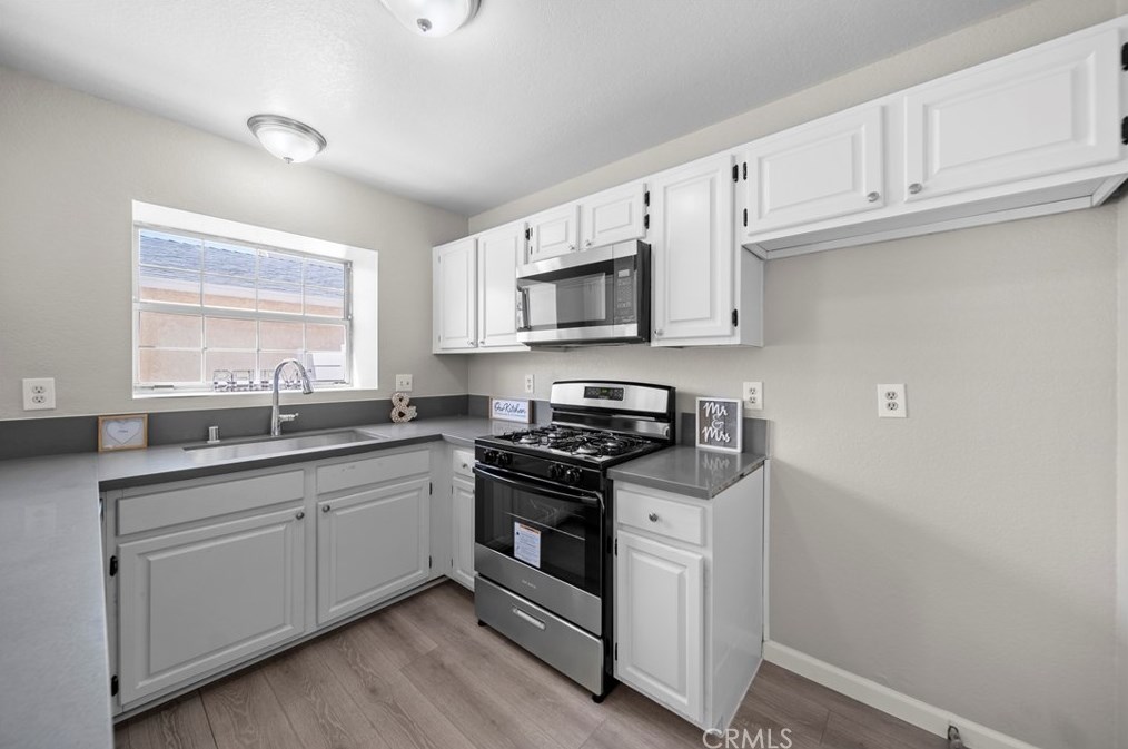 43611 Park Ave, Lancaster CA  93534-5075 exterior