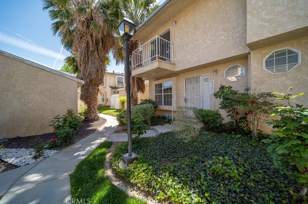 43611 Park Ave, Lancaster CA  93534-5075 exterior