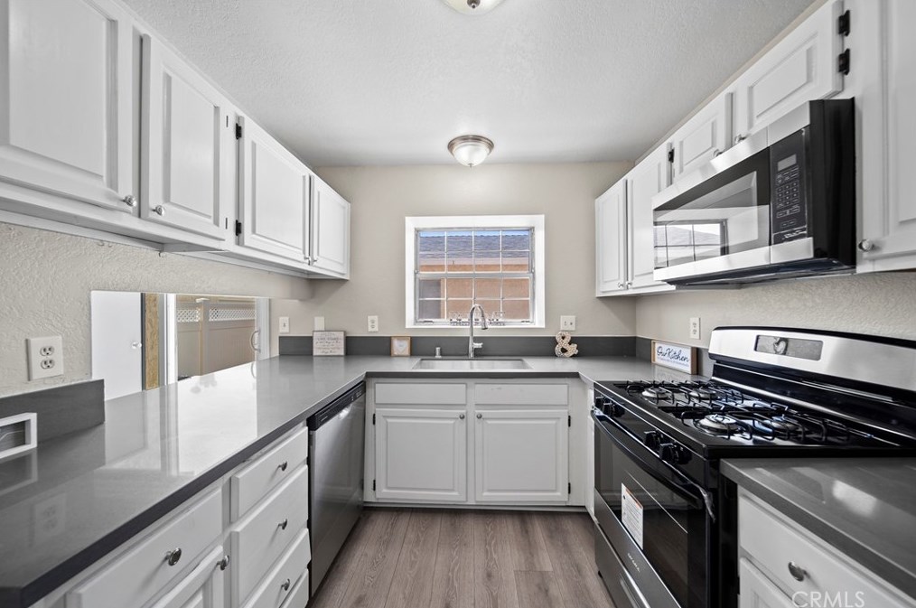 43611 Park Ave, Lancaster CA  93534-5075 exterior