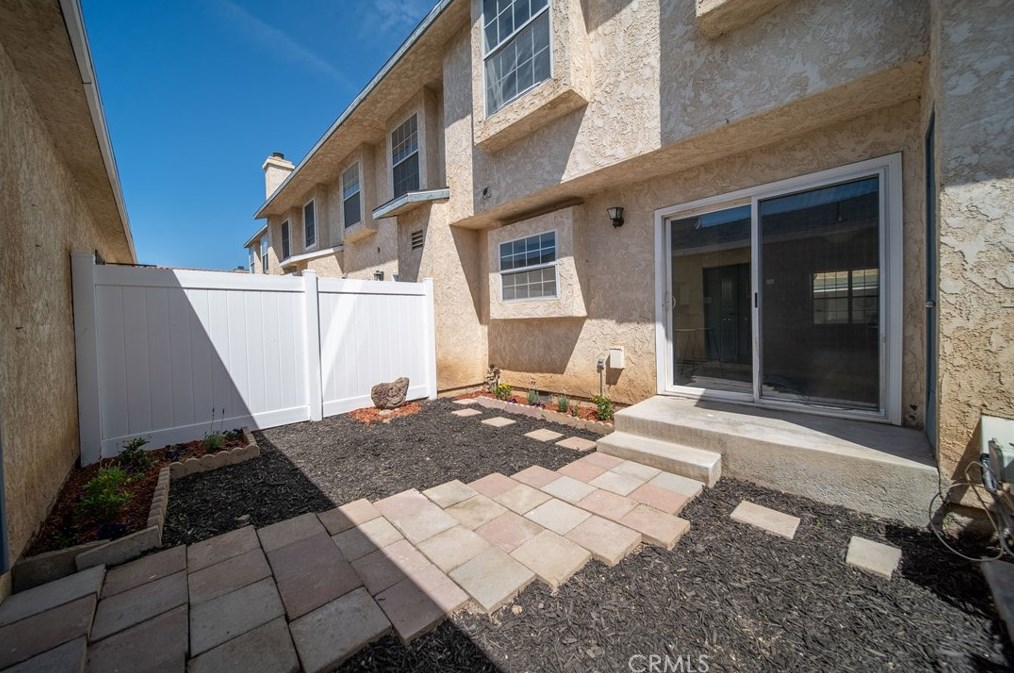 43611 Park Ave, Lancaster CA  93534-5075 exterior