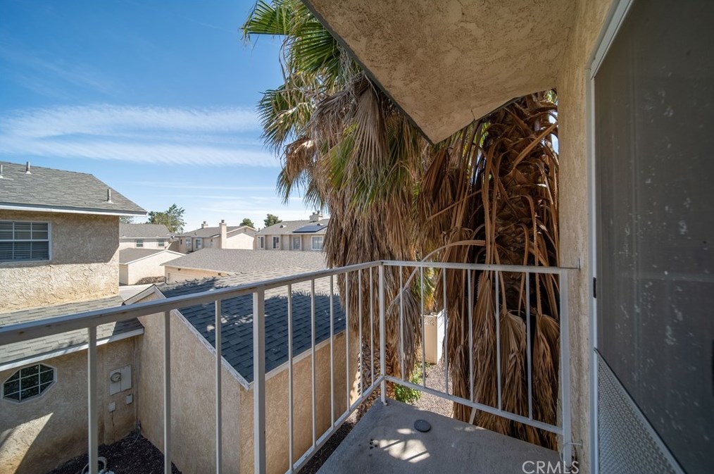 43611 Park Ave, Lancaster CA  93534-5075 exterior