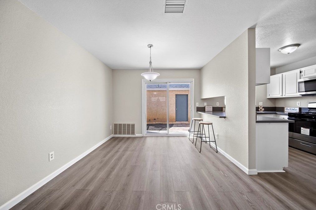 43611 Park Ave, Lancaster CA  93534-5075 exterior