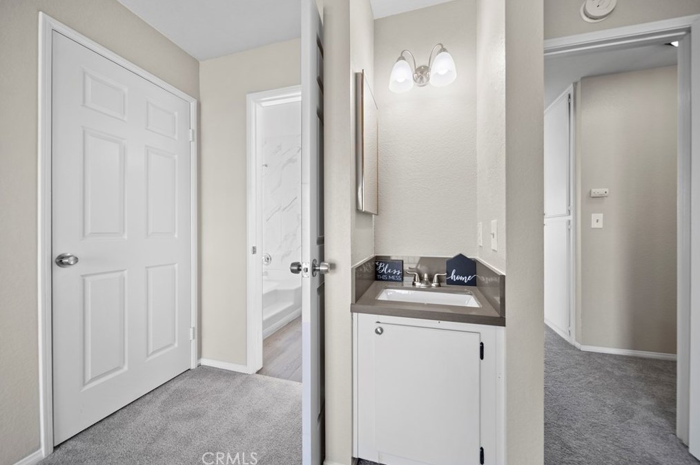 43611 Park Ave, Lancaster CA  93534-5075 exterior