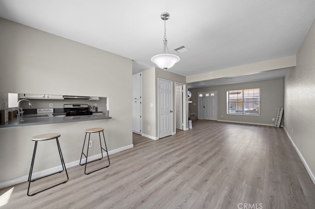 43611 Park Ave, Lancaster CA  93534-5075 exterior