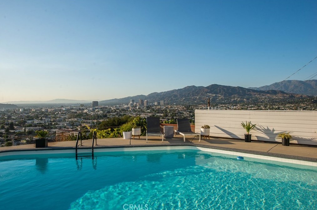 1215 Vis Superba, Glendale CA 91205 exterior