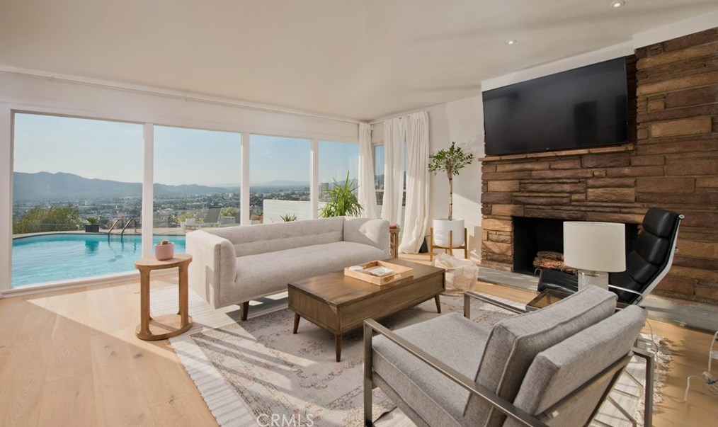 1215 Vis Superba, Glendale CA 91205 exterior