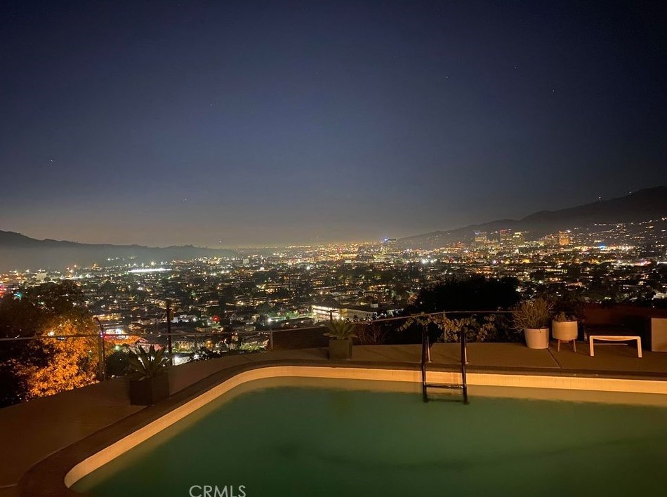 1215 Vis Superba, Glendale CA 91205 exterior