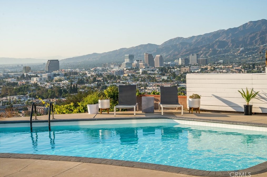 1215 Vis Superba, Glendale CA 91205 exterior