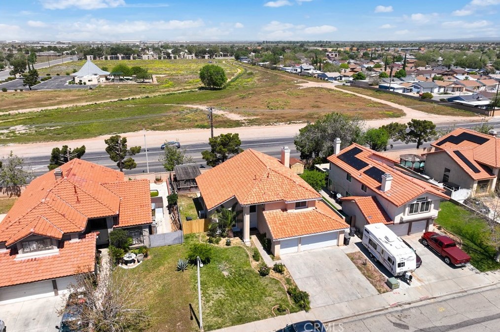 3035 Maricotte Dr, Palmdale CA  93550-2437 exterior