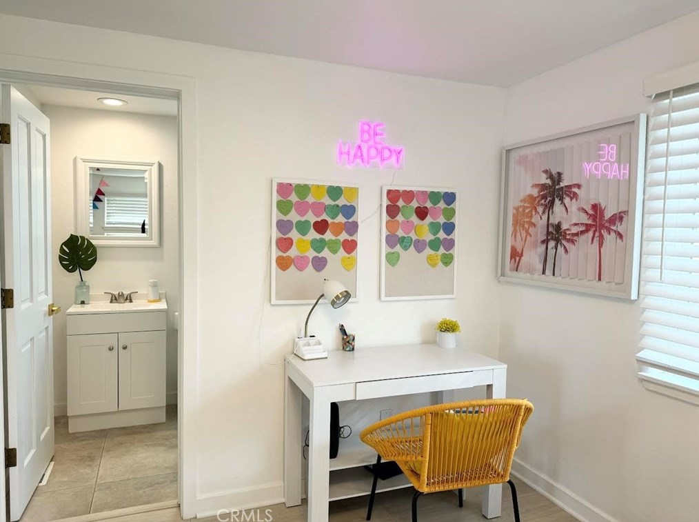 320 Rossmore Dr, Oxnard CA  93035-4465 exterior