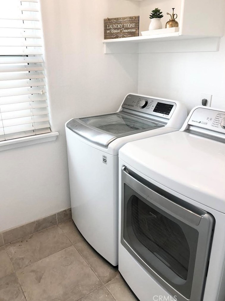 320 Rossmore Dr, Oxnard CA  93035-4465 exterior