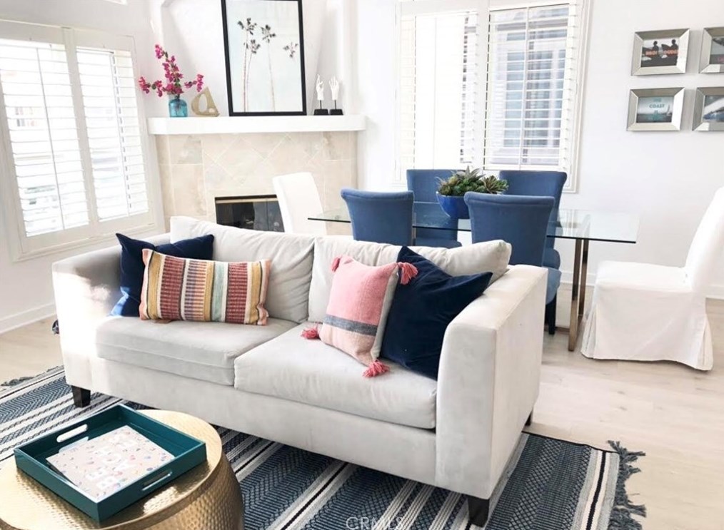 320 Rossmore Dr, Oxnard CA  93035-4465 exterior