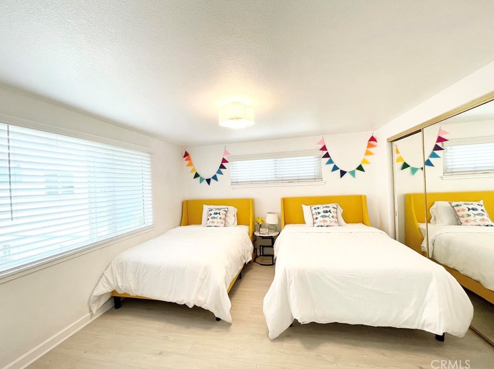 320 Rossmore Dr, Oxnard CA  93035-4465 exterior