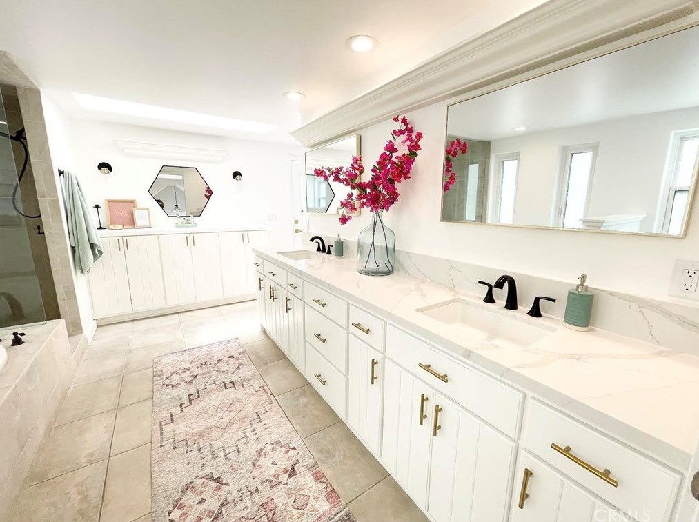 320 Rossmore Dr, Oxnard CA  93035-4465 exterior